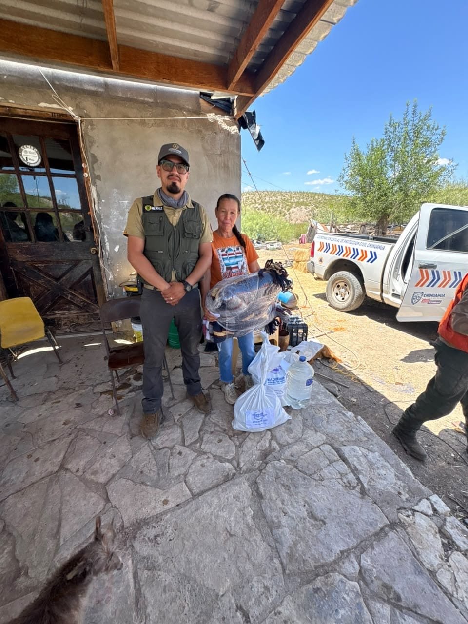 Entrega CEPC apoyos a familias afectadas por las lluvias en Ojinaga