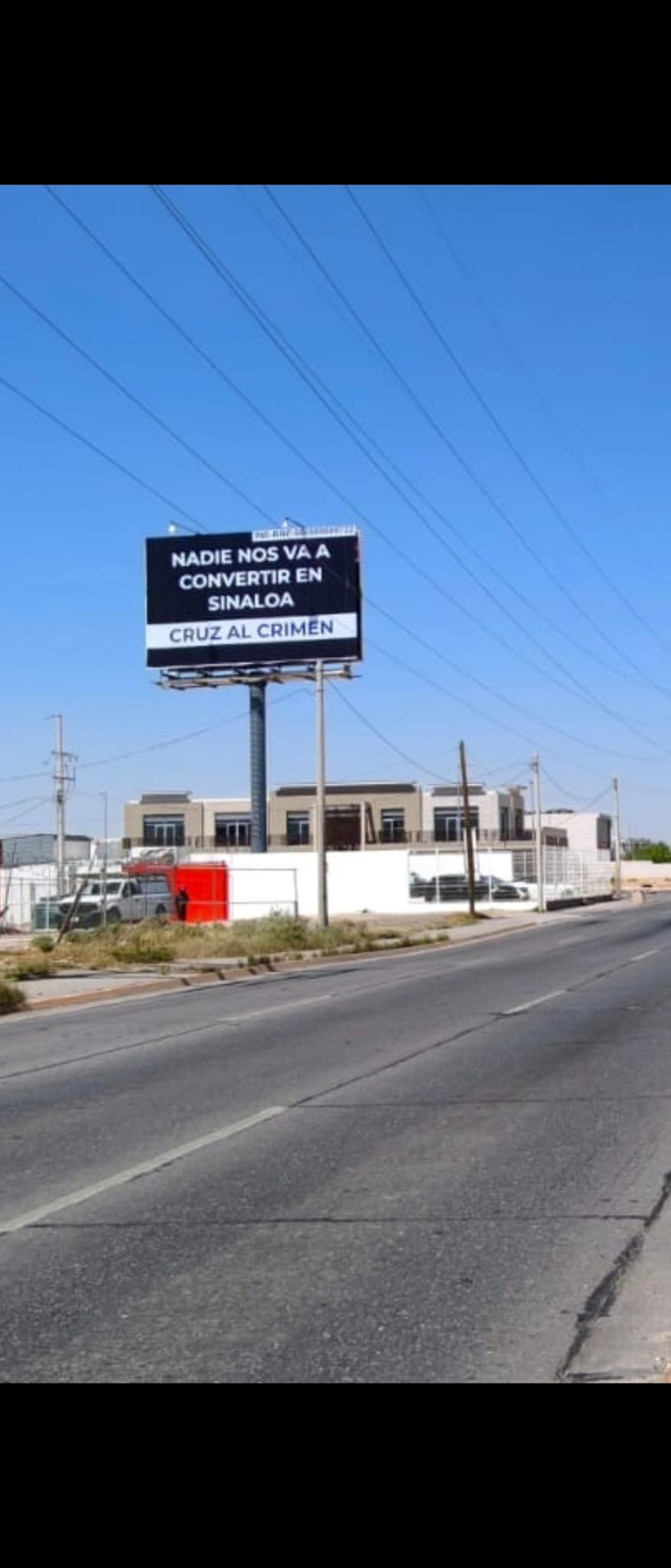 “Nadie nos va a convertir en Sinaloa”: colocan espectacular contra Cruz Pérez Cuéllar
