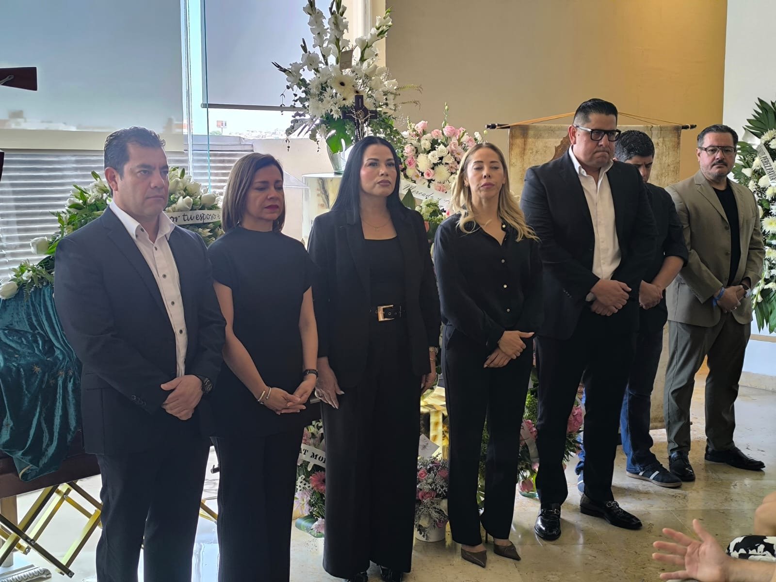 Despiden integrantes del Honorable Ayuntamiento de Chihuahua a Patricia Ulate Bernal con guardia de honor