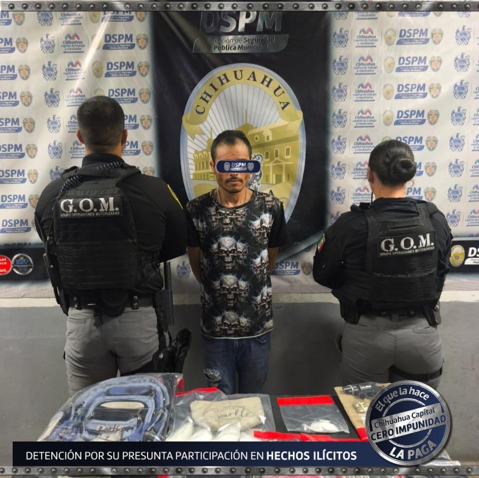 Aseguran municipales importante cantidad de supuesta droga, cartucho y un arma a masculino en Camino Real
