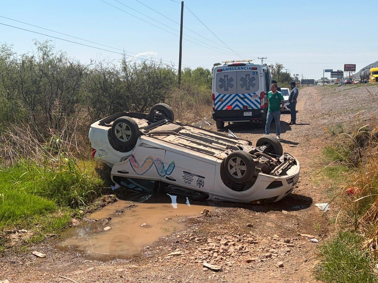 Vuelca vehículo del DIF Municipal en la carretera Chihuahua-Juárez; tres mujeres resultan lesionadas