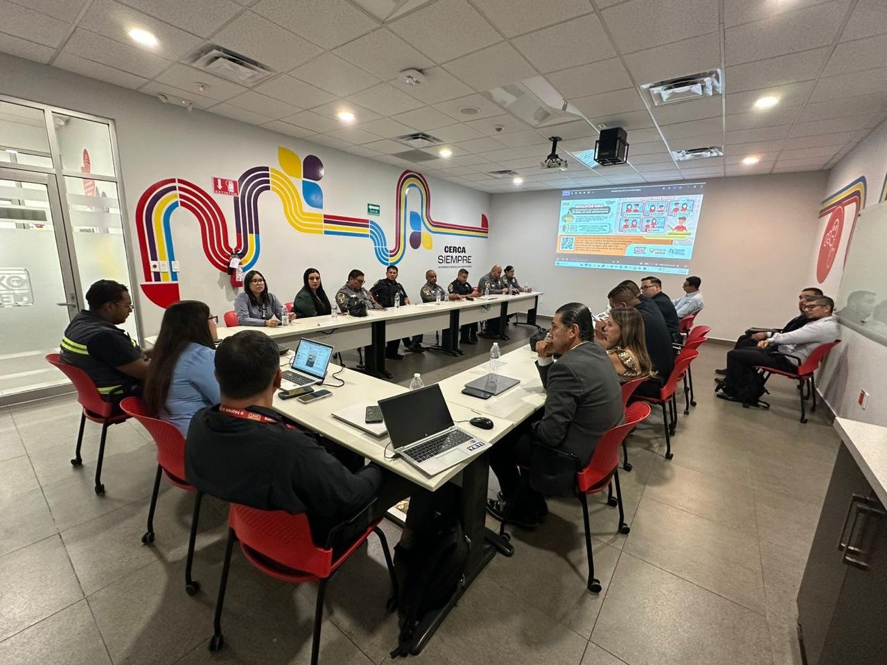 Participa Unidad de Investigación de Robos en Mesa de Seguridad con representantes del sector empresarial