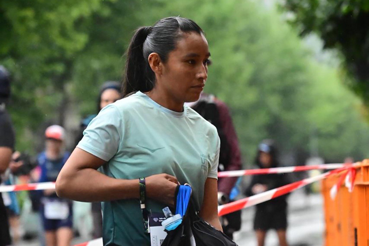 Hace historia la corredora Rarámuri Jenifer Yáñez en la UTMB de Chamonix