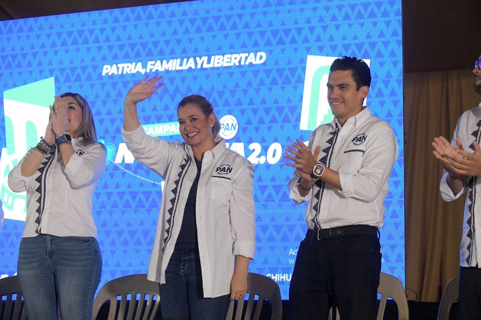 Maru Campos y Jorge Romero se reúnen con panistas en Creel