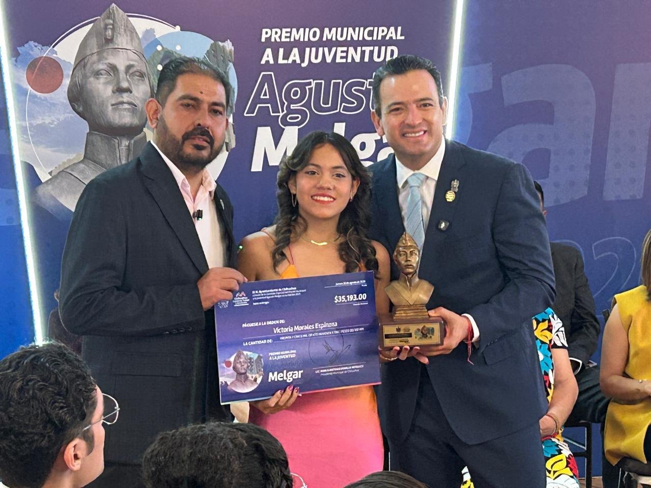 Reconocen a 12 jóvenes con el Premio Agustín Melgar 2026