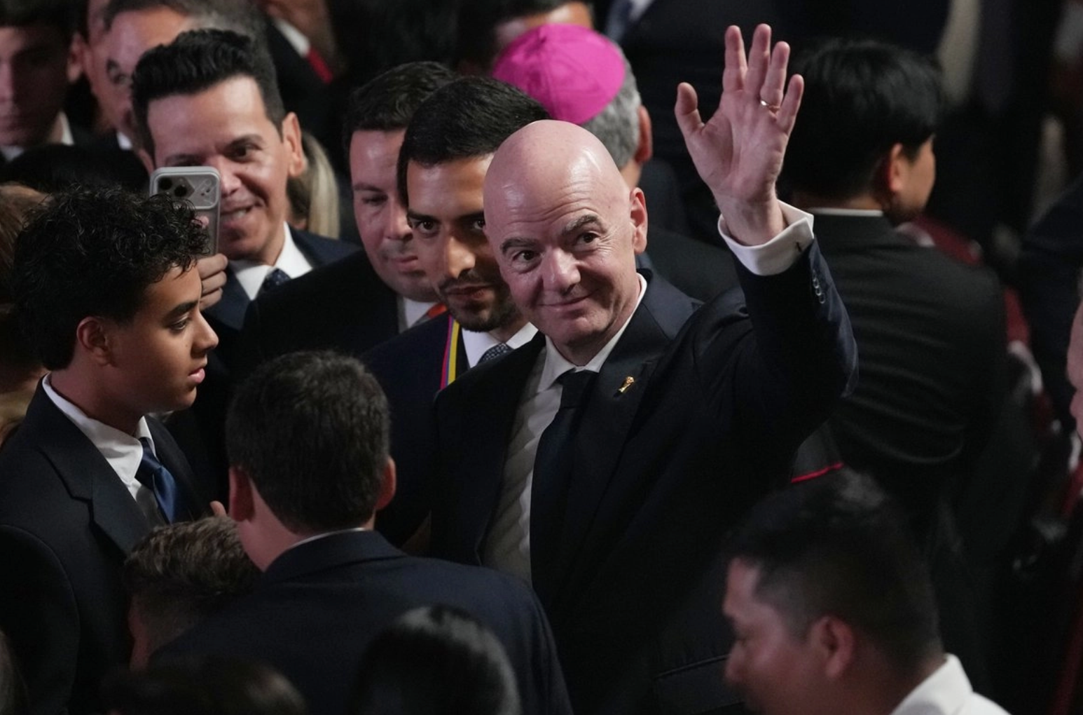 Infantino busca respaldo en Sudamérica ante crisis y oposición a su gestión en FIFA