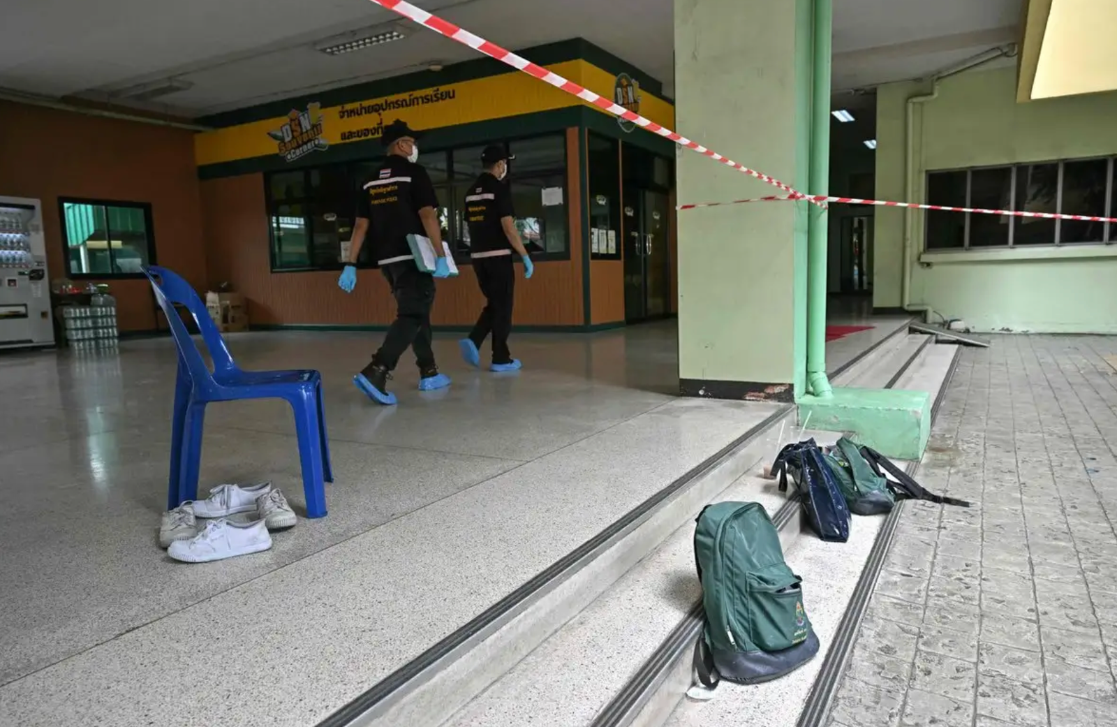 Adolescente de 14 años mata a sus abuelos y a cinco personas en un colegio de Tailandia