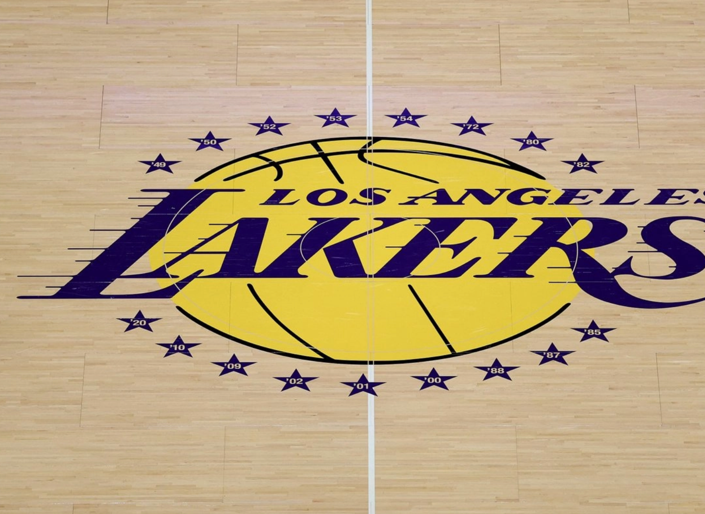 Los Lakers serán vendidos por 12 mil 500 millones de dólares a Joshua Kushner y Bob Iger, según ESPN