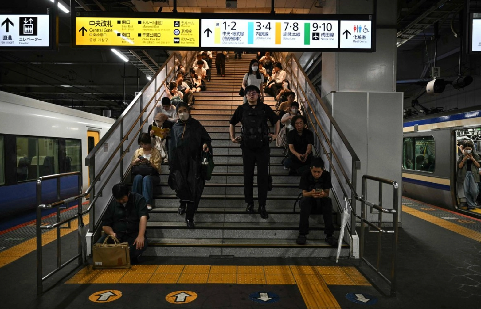 Lluvias torrenciales dejan varados a 7 mil pasajeros en aeropuerto de Narita, Japón