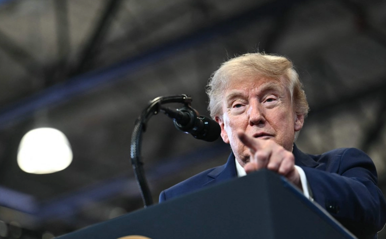 Trump dice que “pronto” va a declarar el estrecho de Ormuz como “territorio de Estados Unidos”