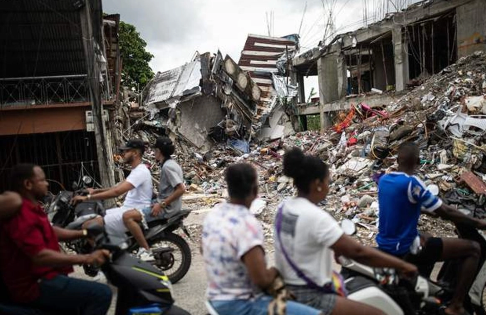 “Vienen tiempos muy difíciles”: De la Espriella anuncia medidas económicas tras terremoto en Colombia