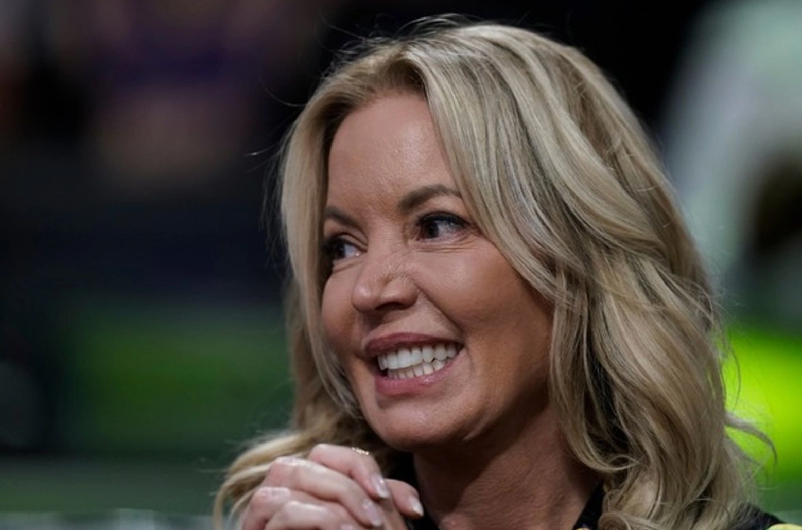 Jeanie Buss impugna venta de los Lakers y pelea por mantener el control de la franquicia