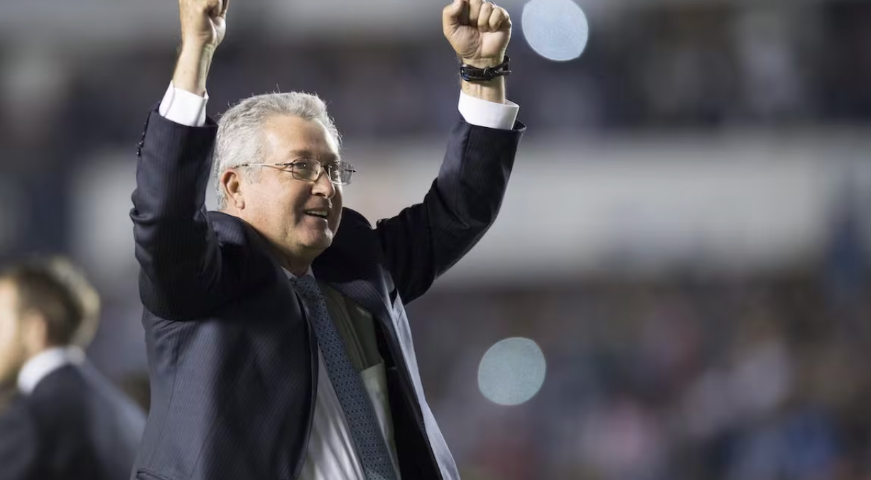 Víctor Manuel Vucetich aparece como opción de Tigres para ocupar el banquillo