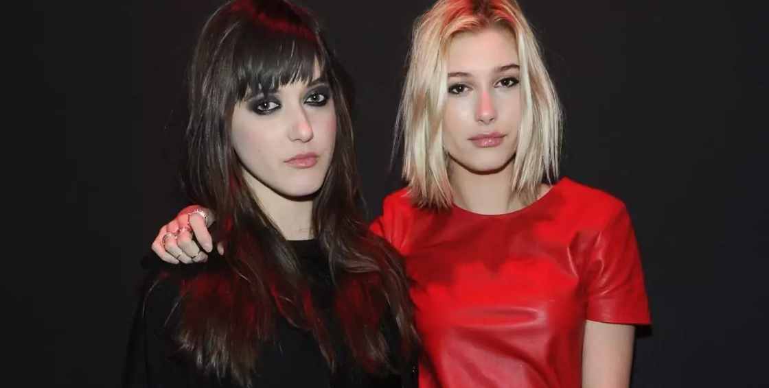 Alaia, hermana de Hailey Bieber, libra pisar la cárcel tras juicio por extraña agresión a una bartender