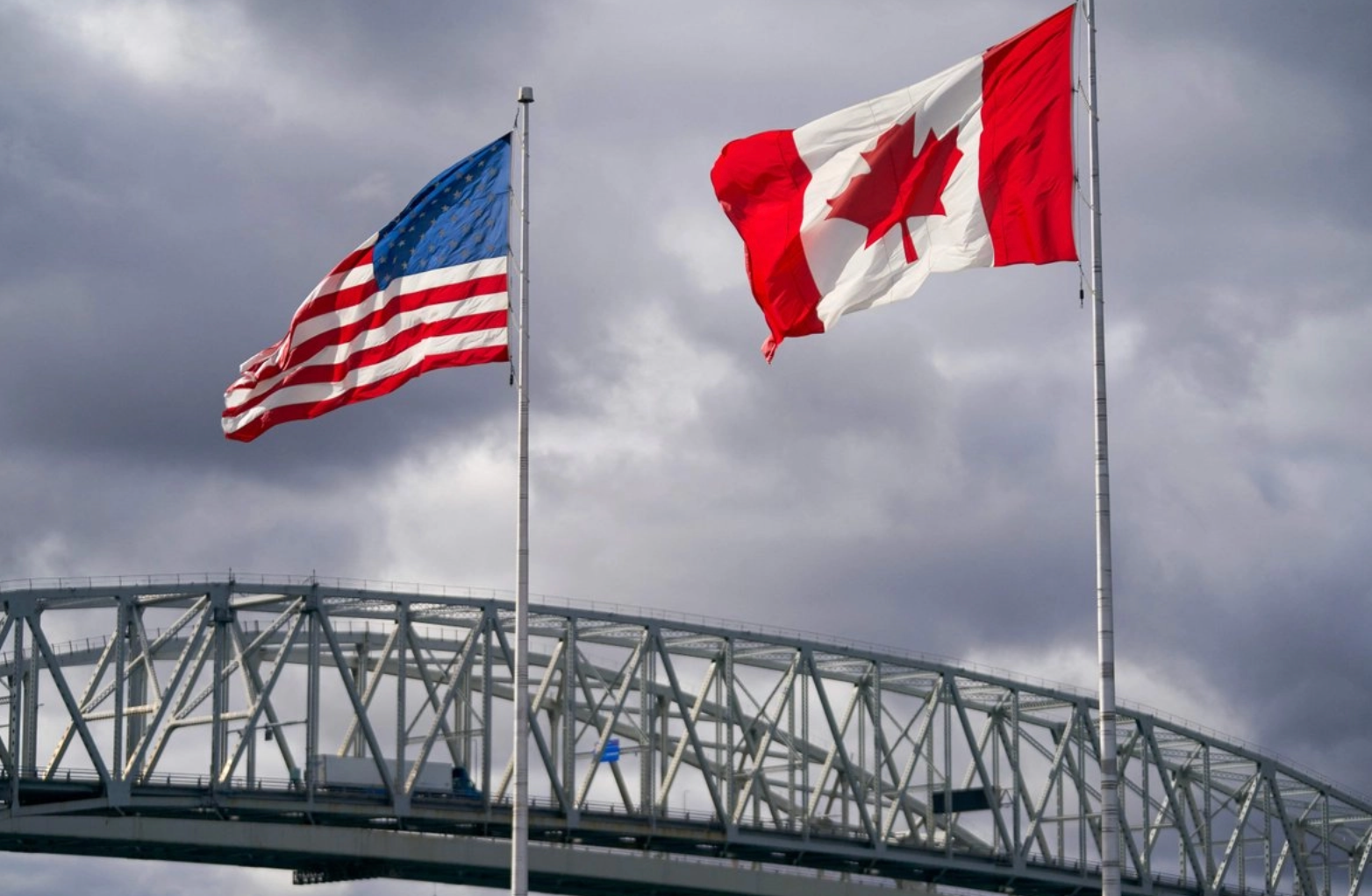 Disputa comercial sube de tono: Ontario amenaza con cortar el suministro eléctrico a EU 