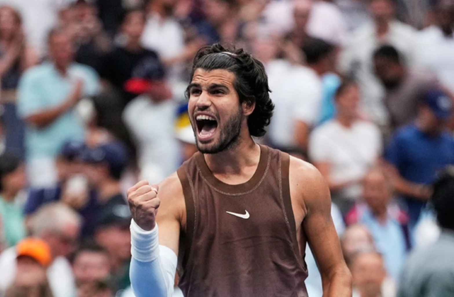 Carlos Alcaraz regresa con triunfo en tres sets al Abierto de Estados Unidos