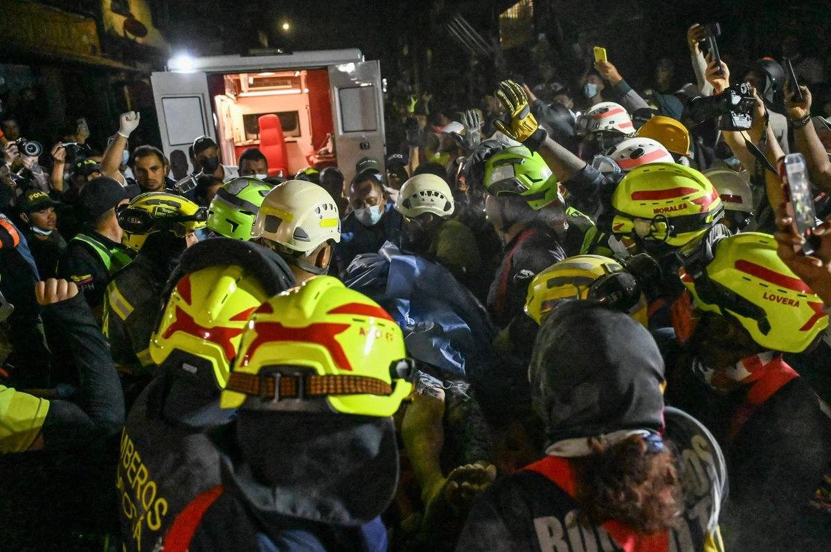 Fallece la mujer que sobrevivió 37 horas bajo los escombros tras el terremoto en Colombia