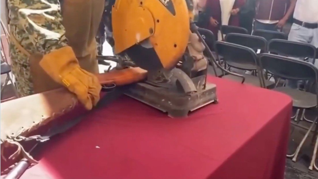 Escopeta se dispara mientras era destruida durante una jornada de desarme en Michoacán