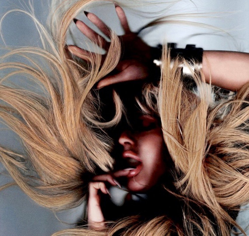 Ellie Goulding presenta “4 Seasons”, su nuevo sencillo