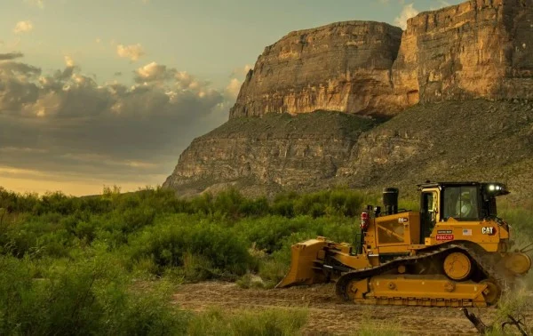 Trump dio marcha atrás en la construcción de un muro en Big Bend; pero las excavadoras ya están aquí
