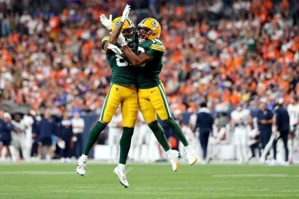 Packers someten a Broncos en el regreso de Bo Nix