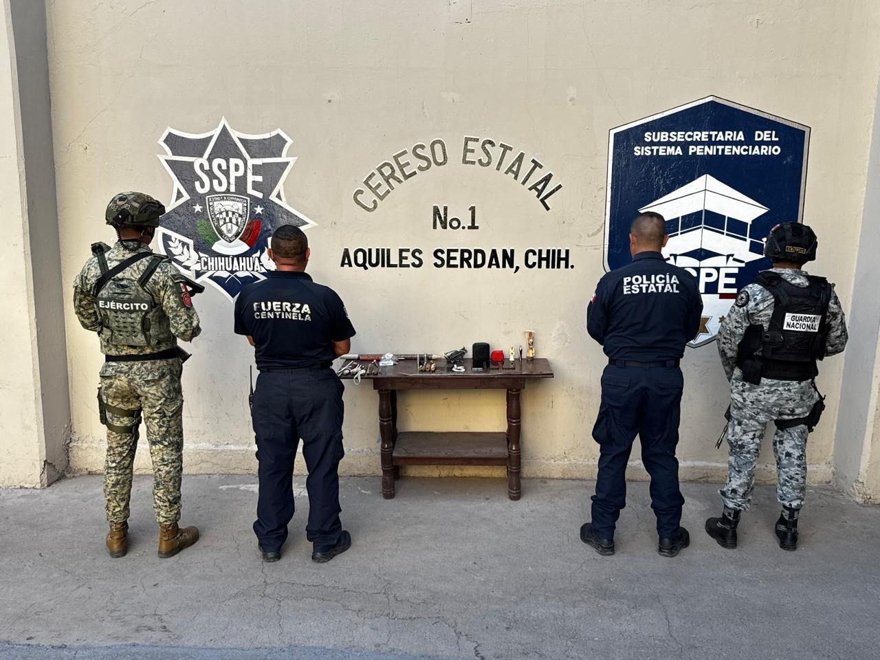 Asegura SSPE 17 puntas y 3 teléfonos tras revisión en el Cereso de Aquiles