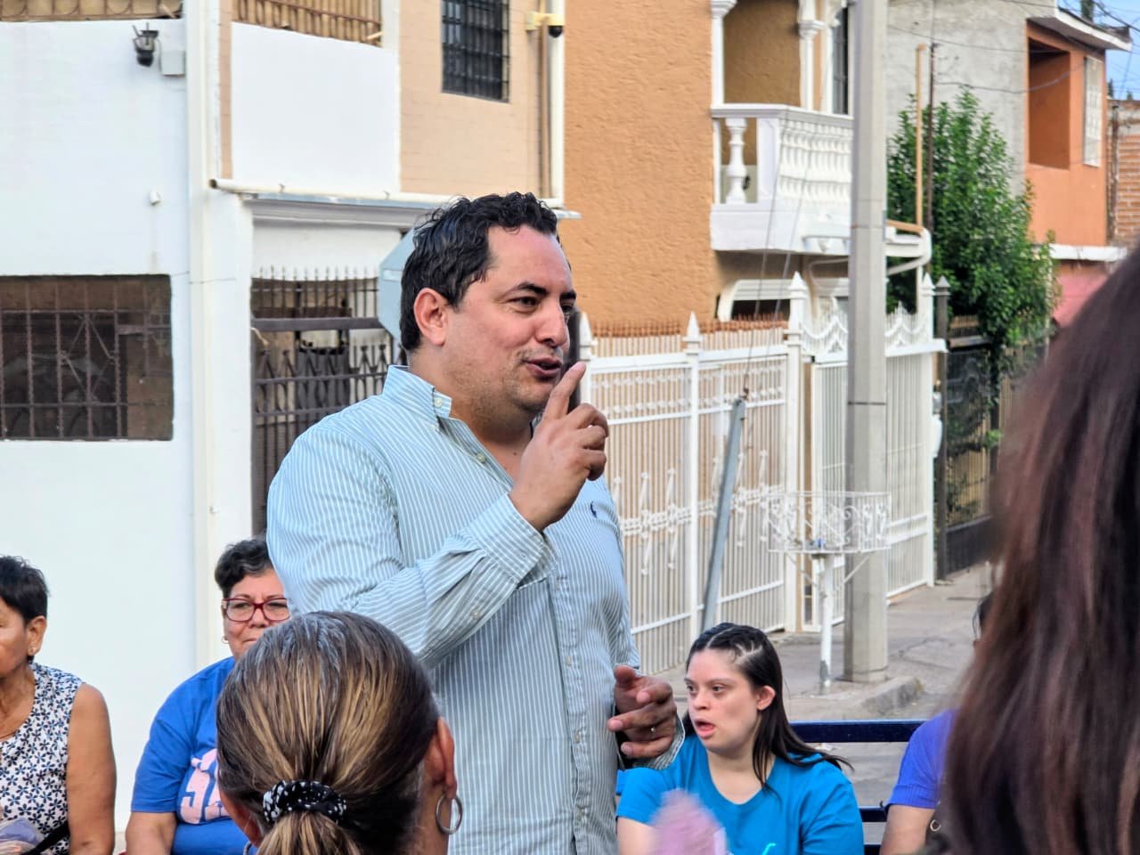 Alan Falomir se reúne con vecinos de El Saucito y lleva mensaje de unidad en el PAN