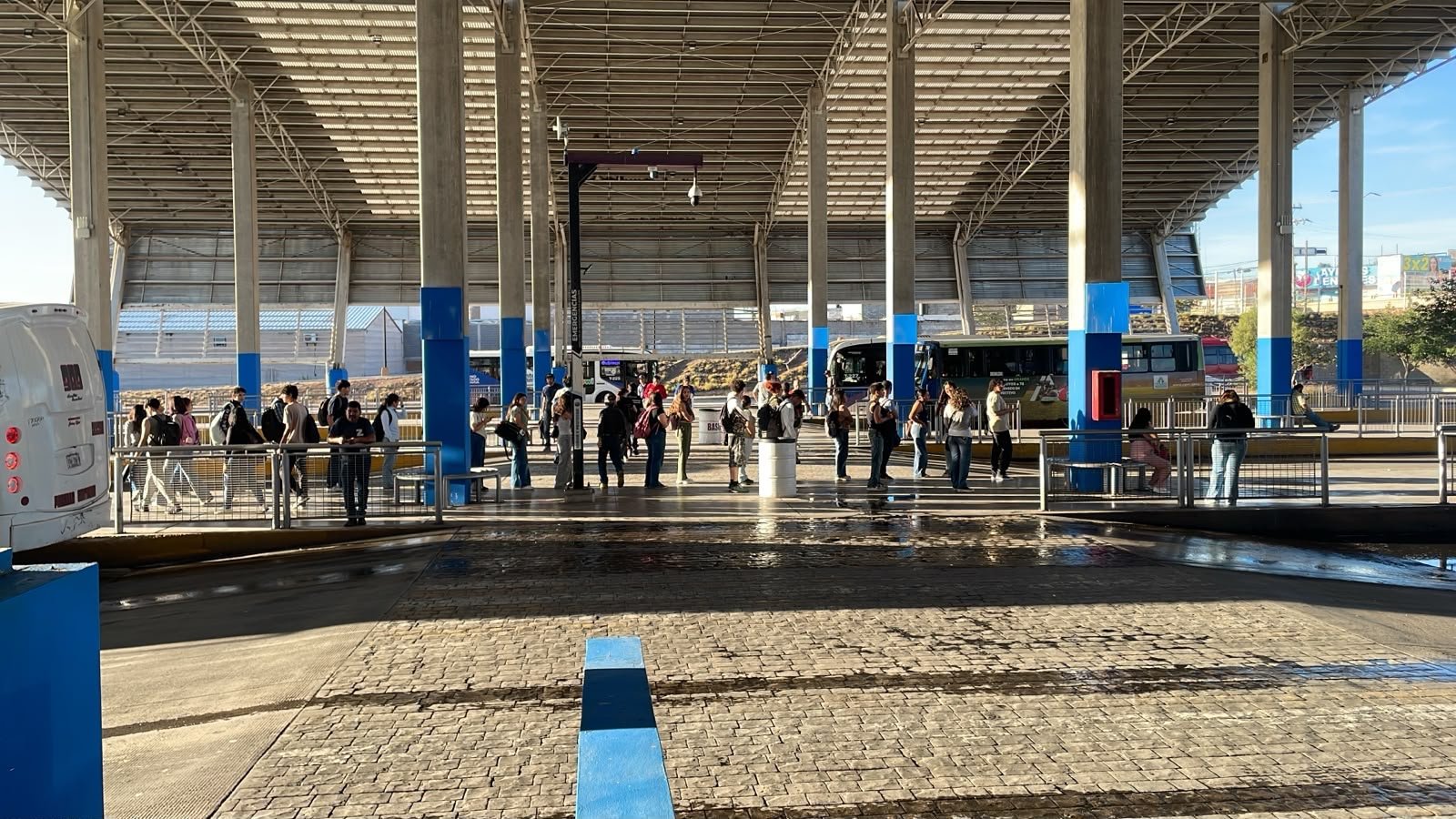 Reportan alta afluencia en ruta Bowí-UACH, van 400 estudiantes esta mañana