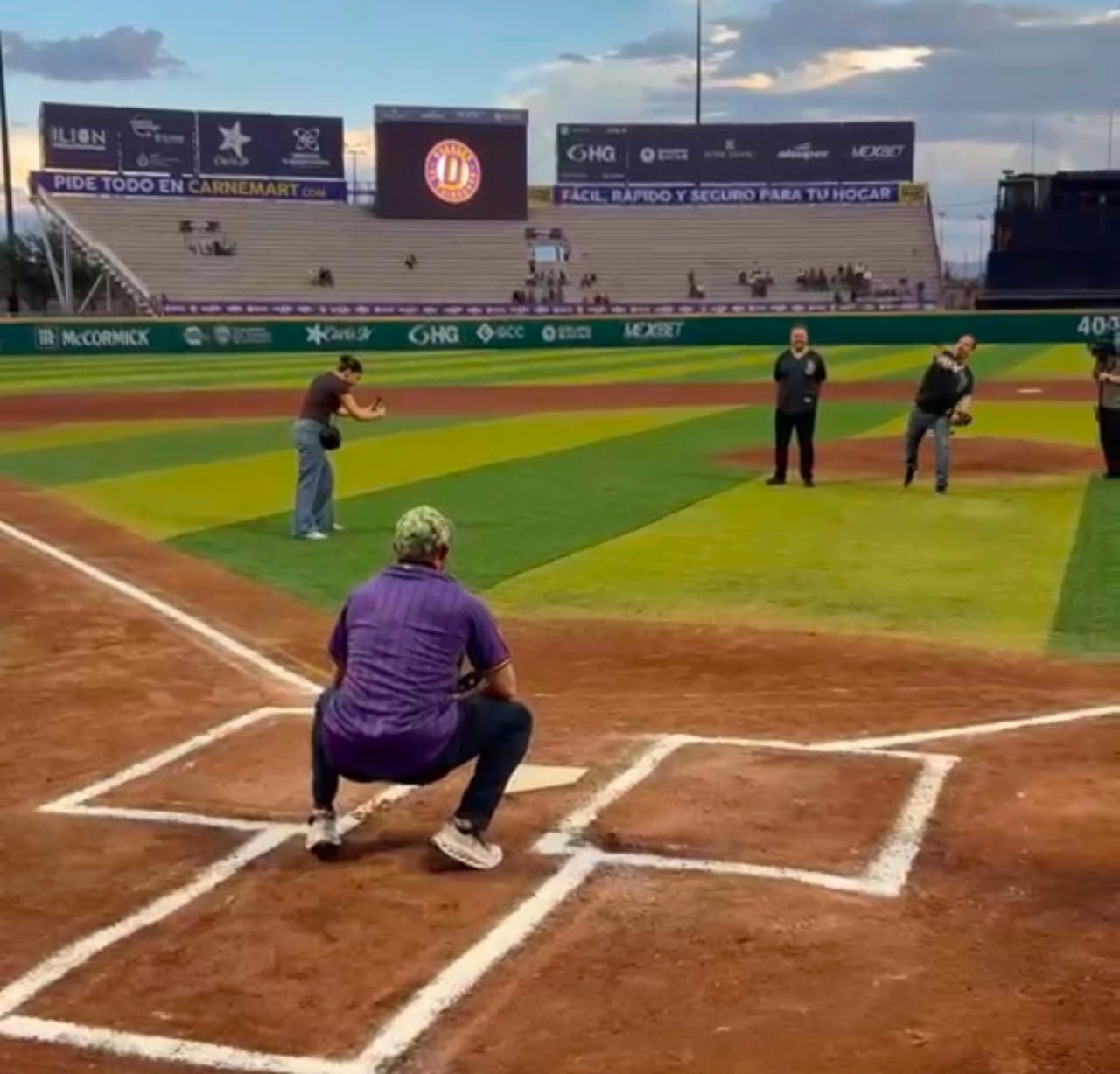 De la Peña lanza la primera bola en semifinal entre Dorados y Algodoneros