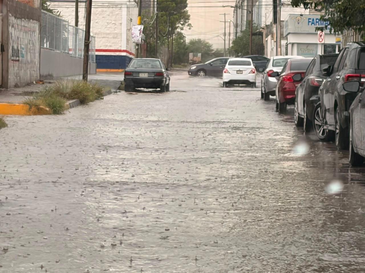 Fuerte lluvia sorprende al norte de Chihuahua capital