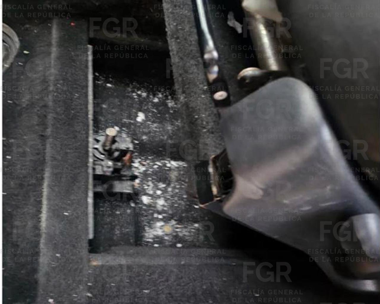 Inicia FGR investigaciones tras aseguramiento de más de 19 kilos de metanfetamina en carretera Satevó-Parral
