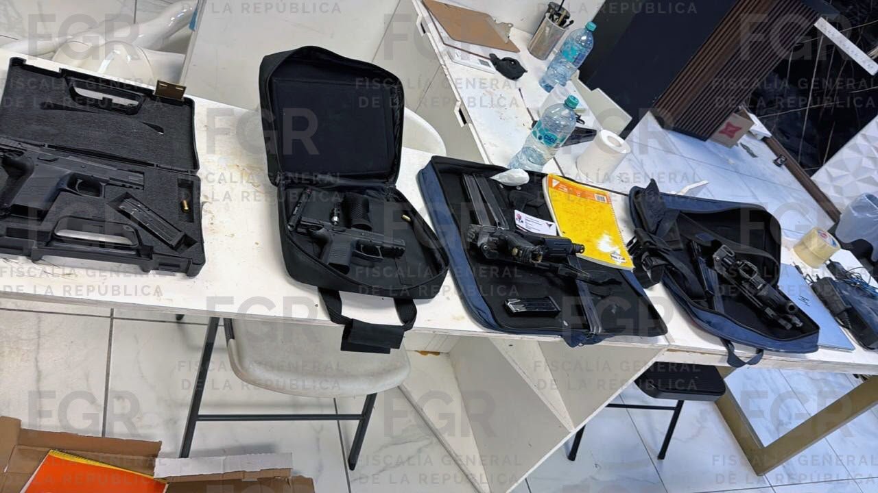 En cateo a empresa de seguridad en Ciudad Juárez, FGR asegura armas, cargadores y cartuchos