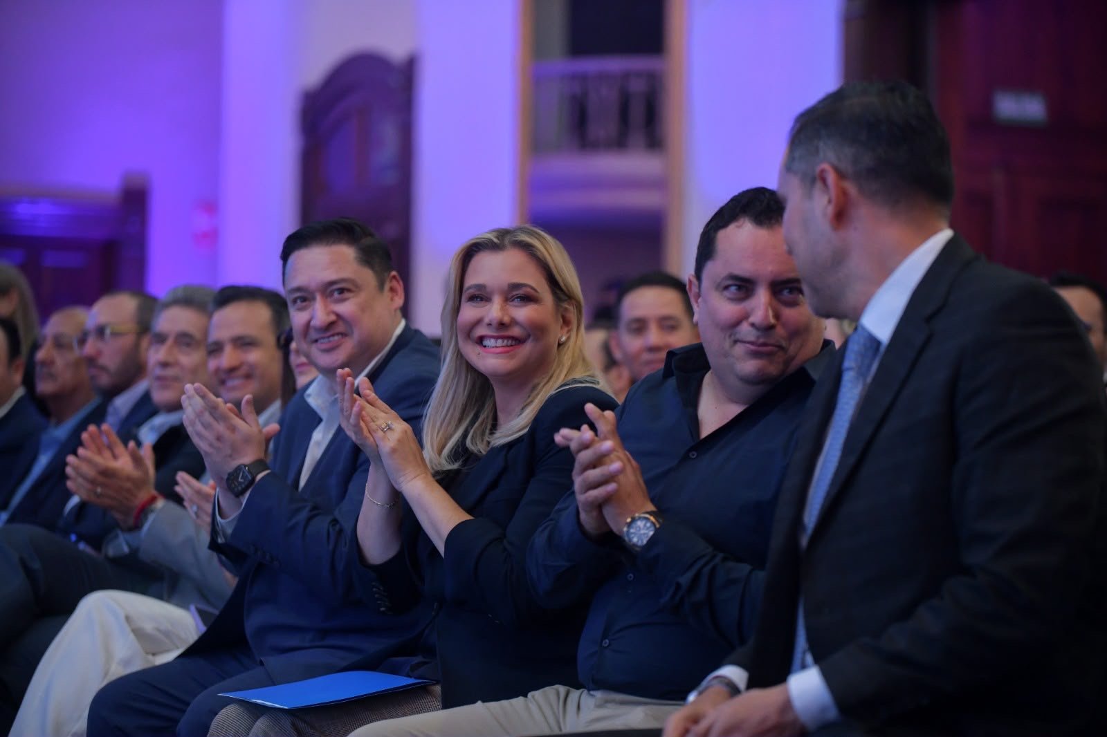 Loya vuelve a reunir a aspirantes-Confianza en la unidad y piso parejo-Presidencia del Congreso-UGRCH y la reapertura de la frontera
