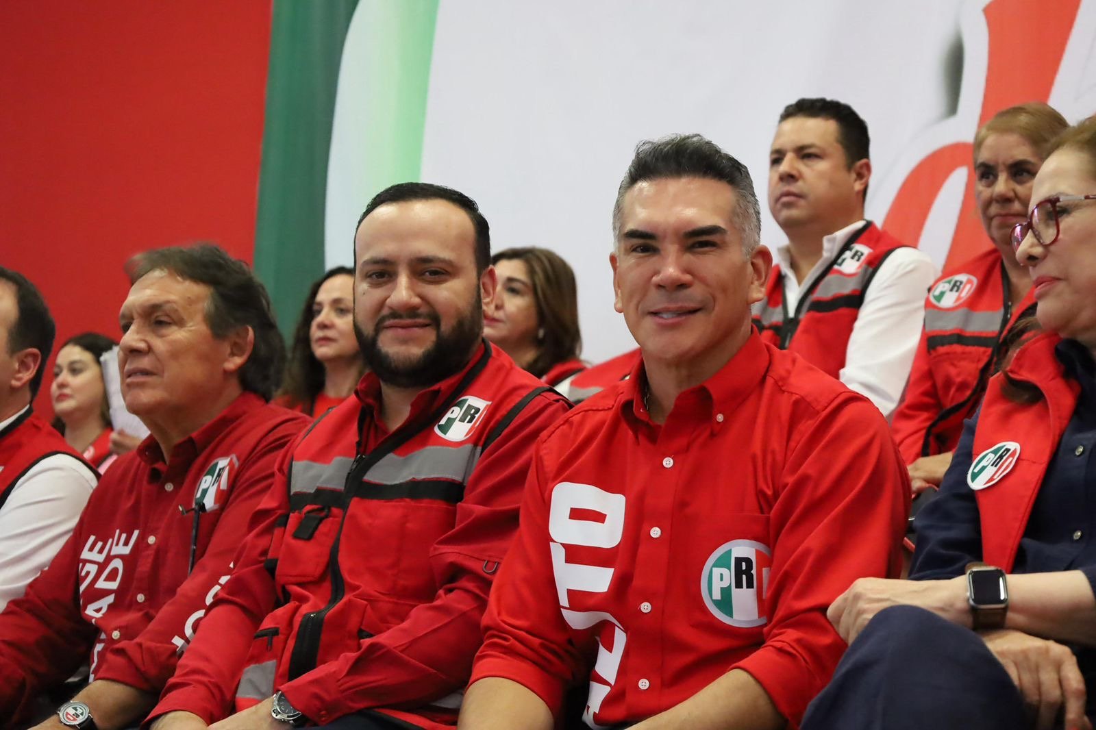 Es Arturo Medina “Defensor de la Sierra”; ‘Alito’ Moreno toma protesta a 1,380 de todo el estado
