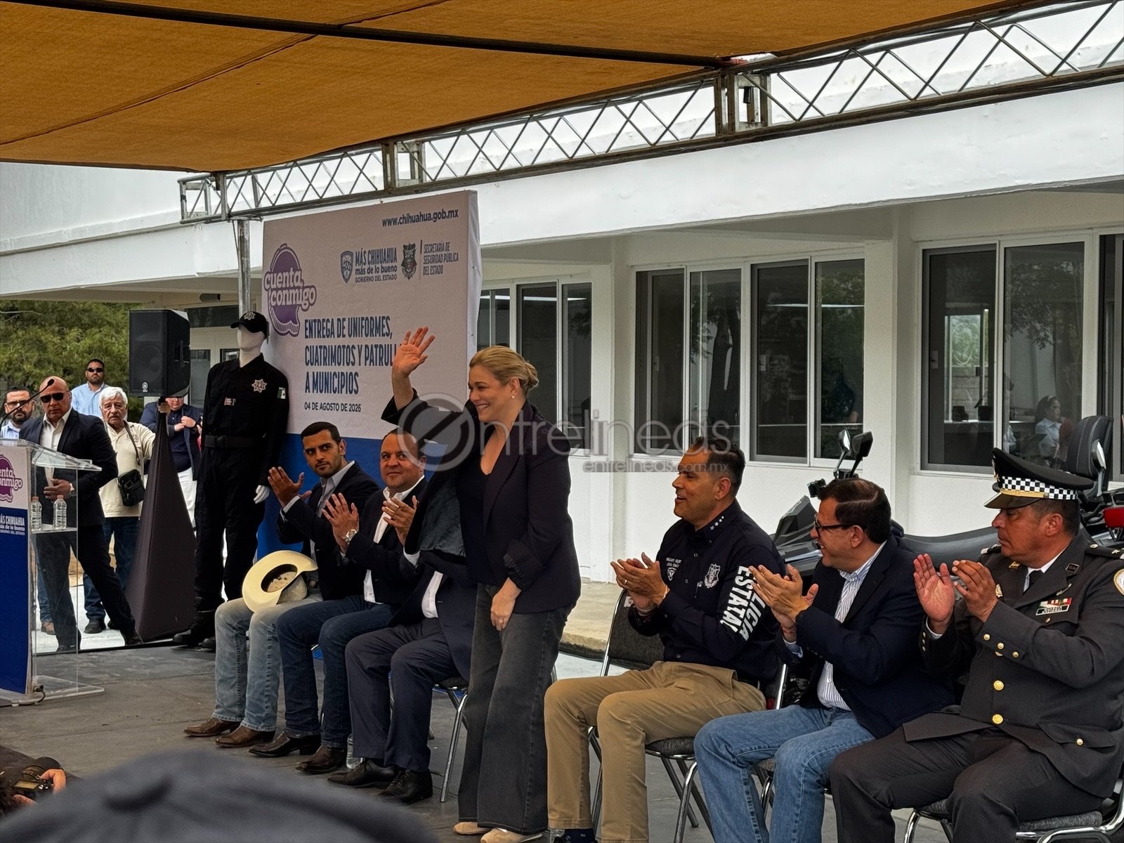 Entrega Maru Campos equipamiento a policías de la región Parral