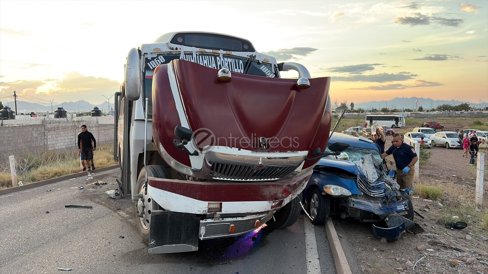 Choque rumbo al Cereso deja 6 lesionados, auto impactó camión urbano