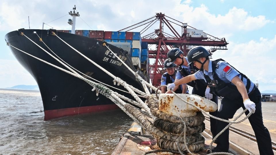 Tifón “Dolphin” obliga a cancelar más de mil 300 vuelos en el oriente de China