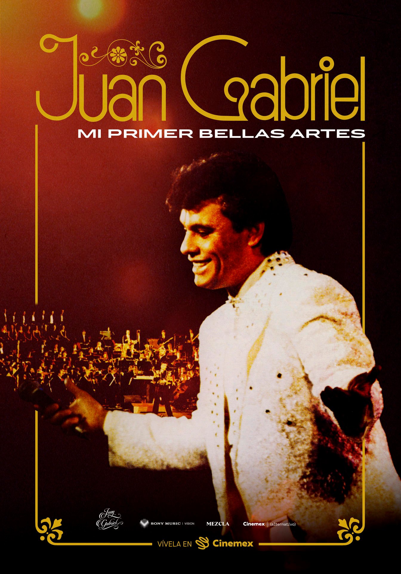 Revelan imágenes inéditas del archivo de Juan Gabriel tras 10 años de su muerte
