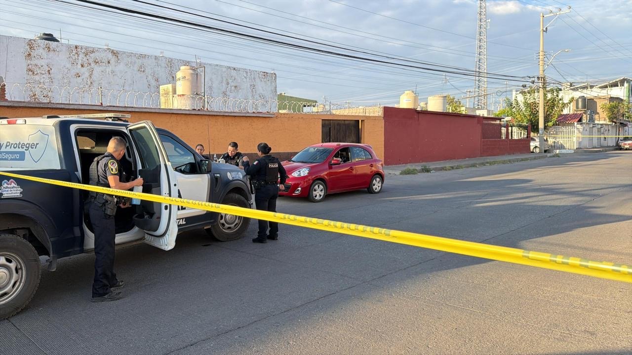 Localizan a hombre sin vida dentro de un vehículo en la colonia Ponce de León - Entre Líneas - Noticias de Chihuahua
