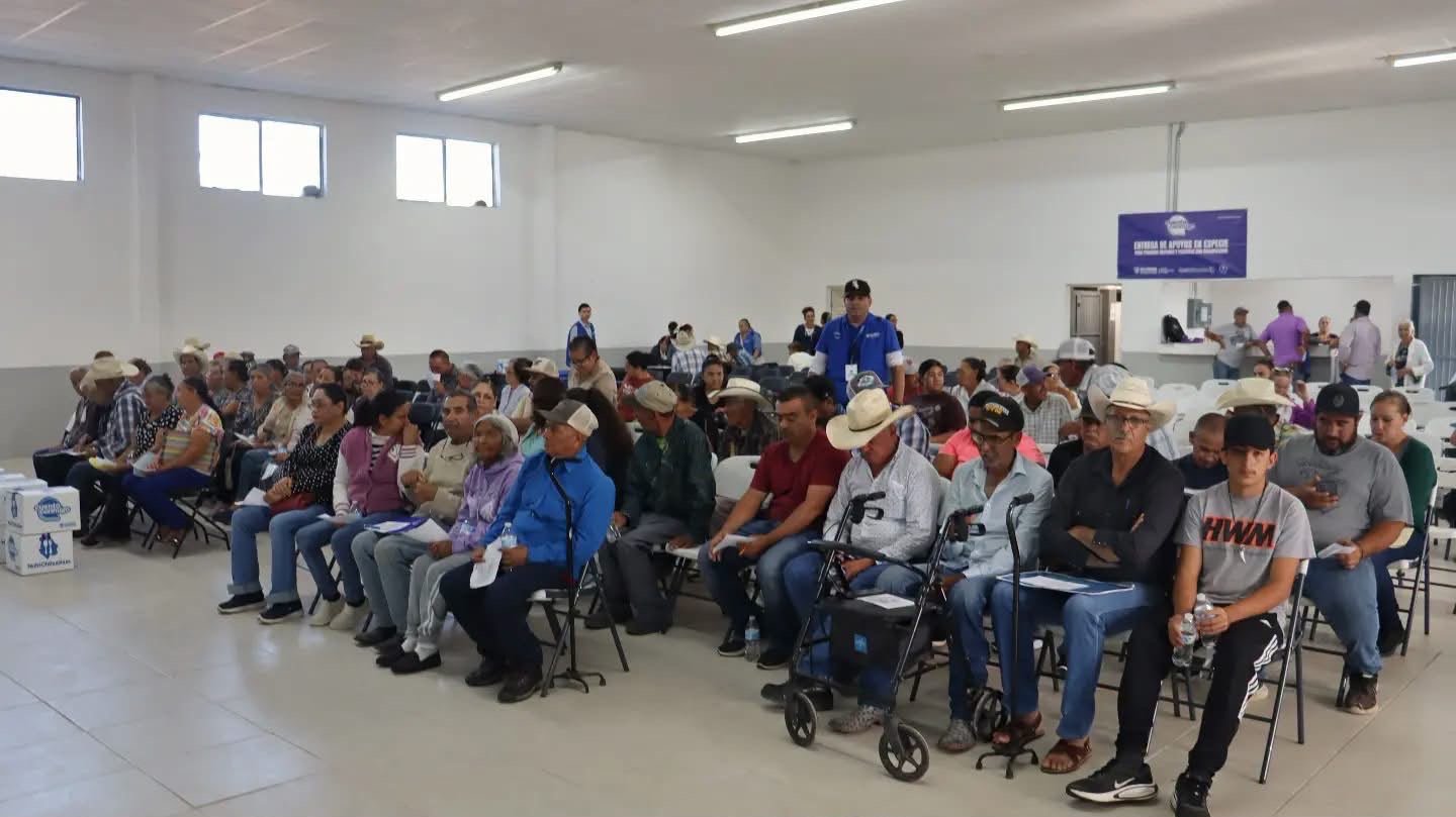 Entrega Gobierno del Estado apoyos a personas mayores y con discapacidad en Ciénaga de Ortiz