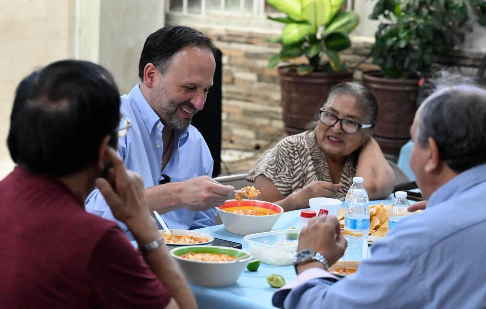 De la Peña comparte convivencia vecinal en la colonia Revolución