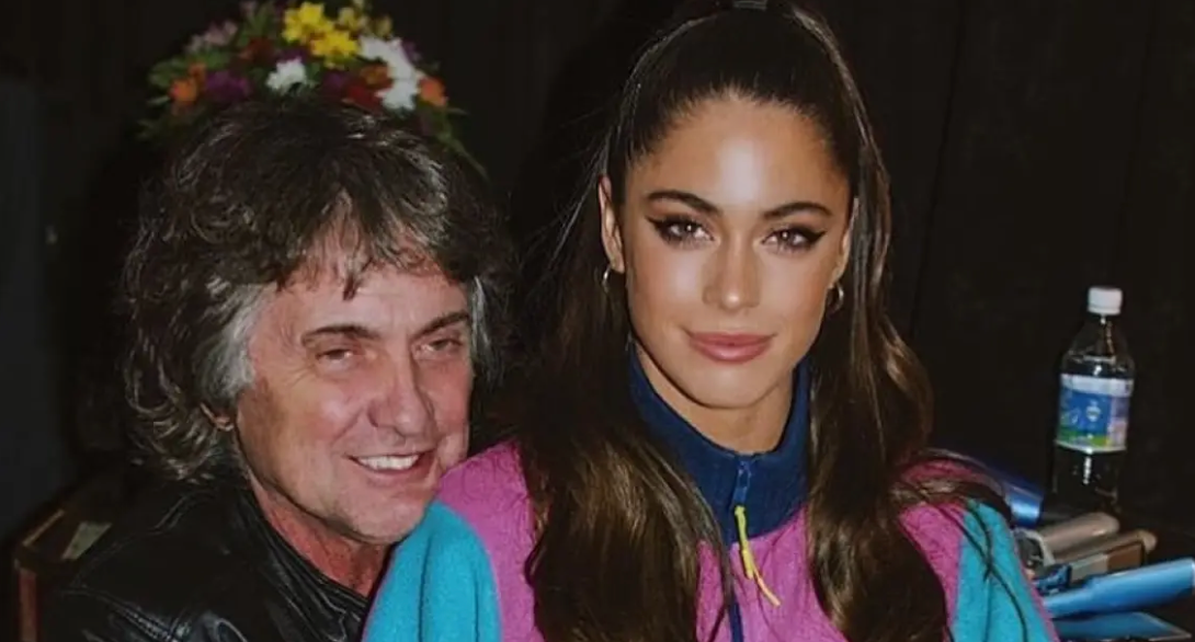 Tini Stoessel deja en evidencia el distanciamiento con su papá en su show en México
