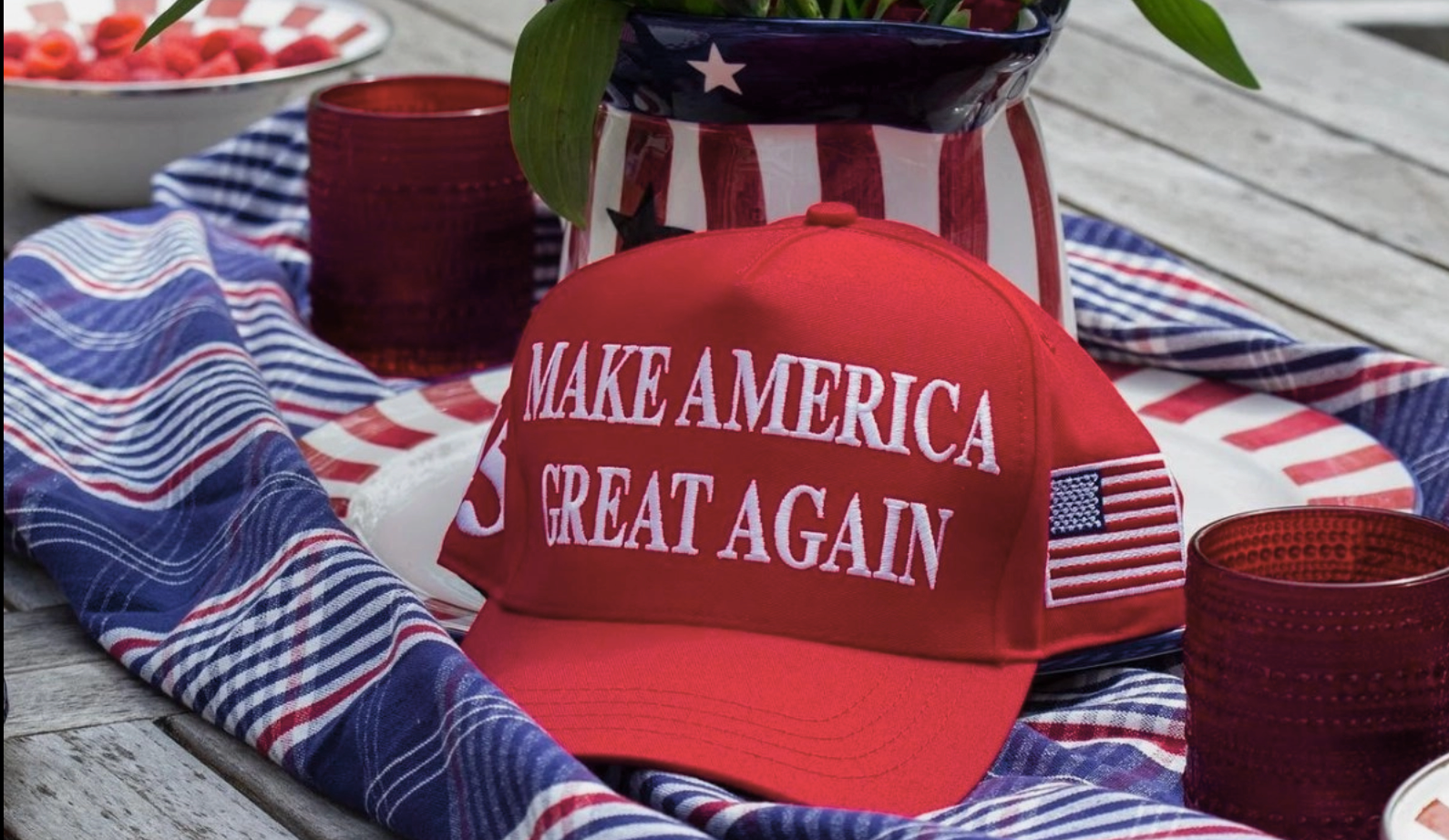 Ventas de productos MAGA caen en EU: tiendas de Trump reportan menor demanda
