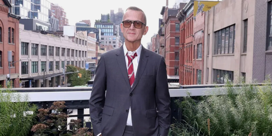 Steven Kolb, CEO de la CFDA, agrede a activistas de PETA durante desfile de NY Fashion Week