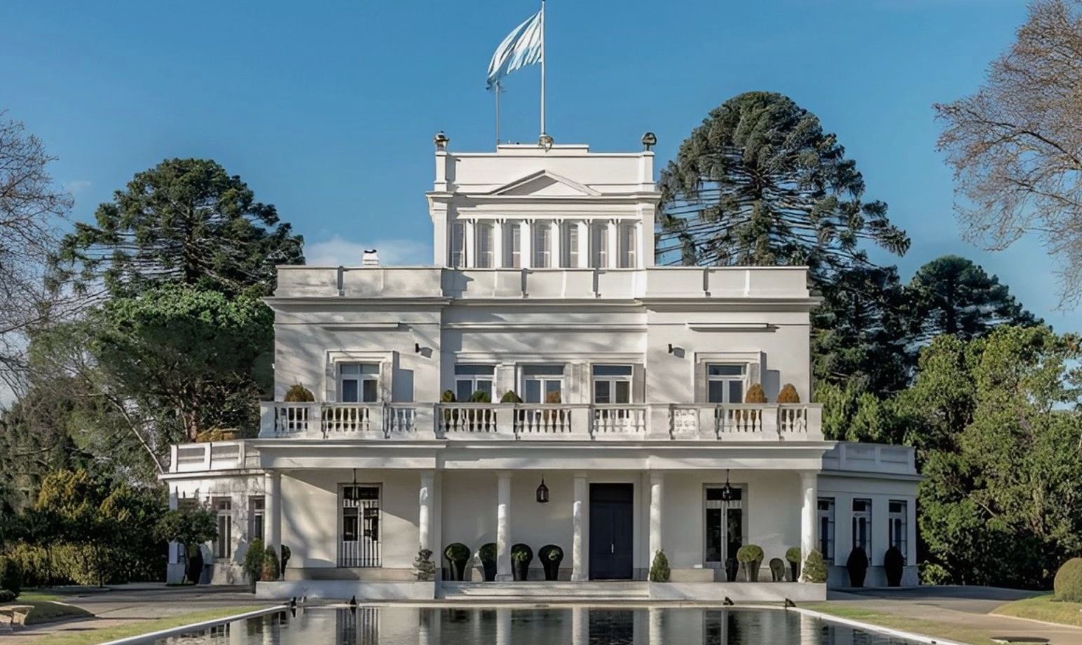 Milei ordena que seguridad de residencia presidencial quede a cargo de Casa Militar, incluso cocina y jardinería
