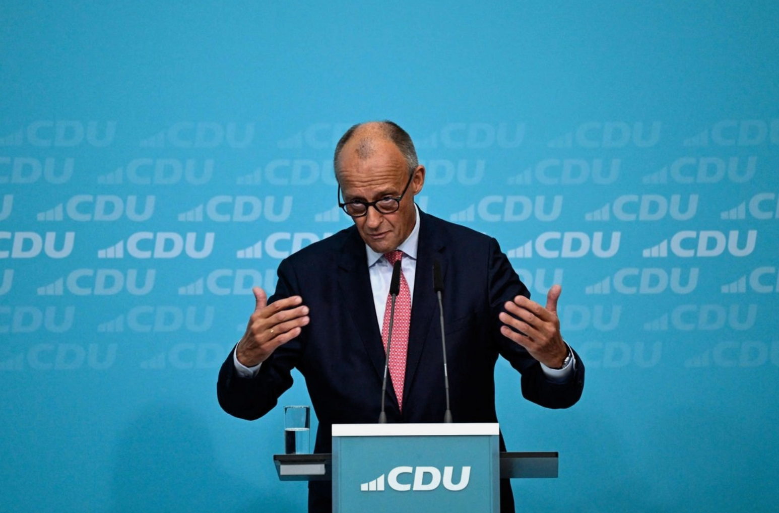 Merz defiende a los migrantes como insustituibles para el mercado laboral alemán