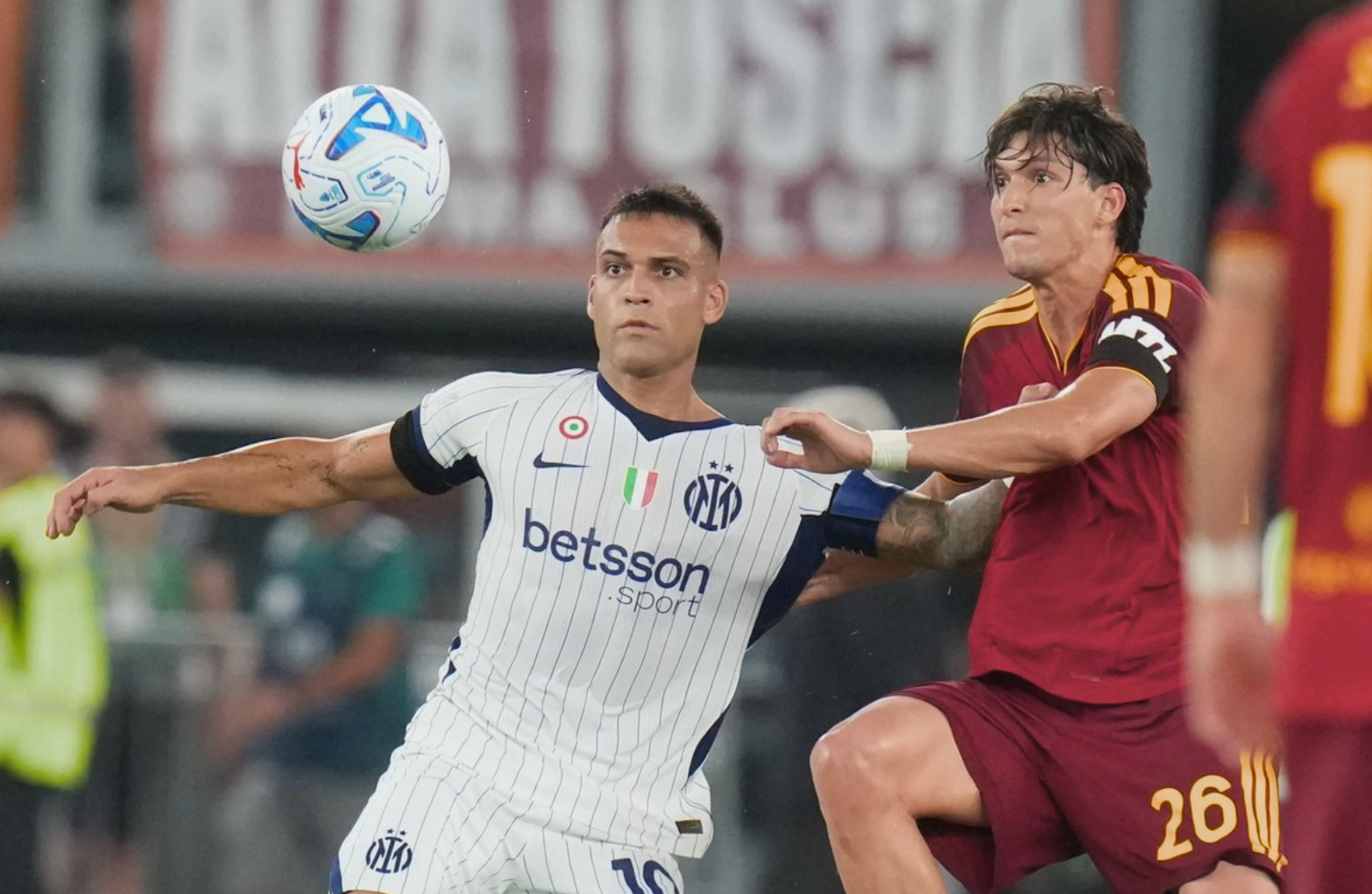 Con un doblete de Lautaro, el Inter de Milán rescata un empate ante la Roma