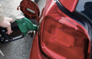 Precios del petróleo bajan luego de que China pide a Irán que limite acciones de los hutíes en el mar Rojo