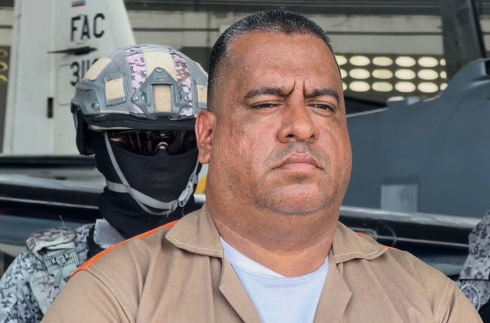 Colombia extradita a EU a ‘Araña’, líder de disidencia de las FARC