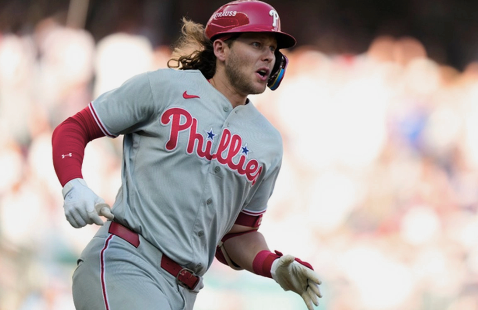 Filis sobreviven ante Bravos y fuerzan tercer duelo en serie de comodines